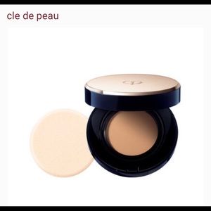 Cle de Peau Beauté radiant cream to powder